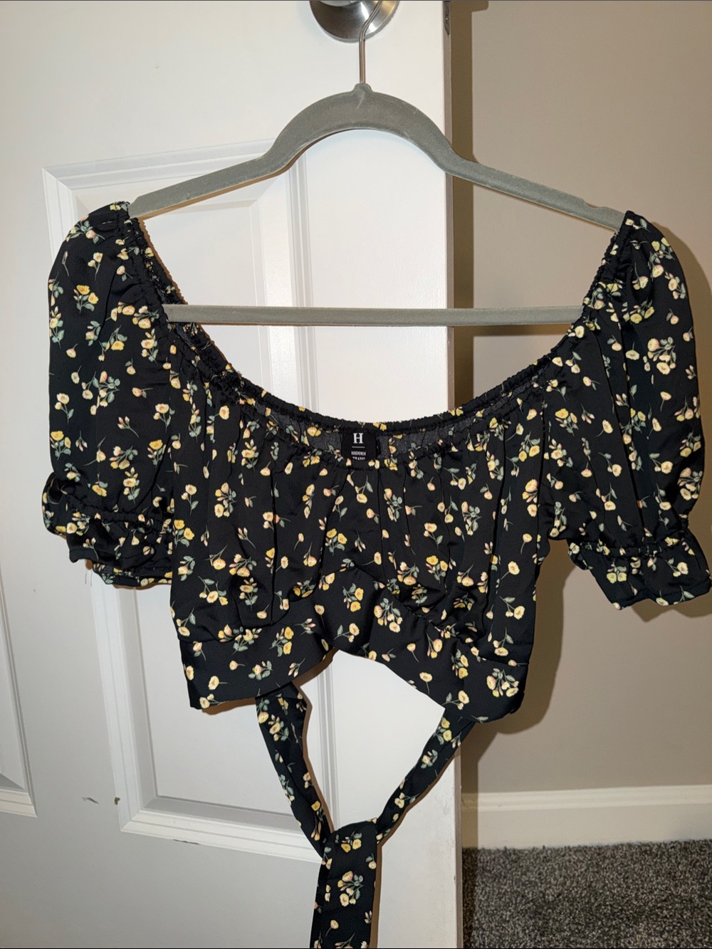 Tie-Back Off-Shoulder Floral Crop Top - Black & Yellow